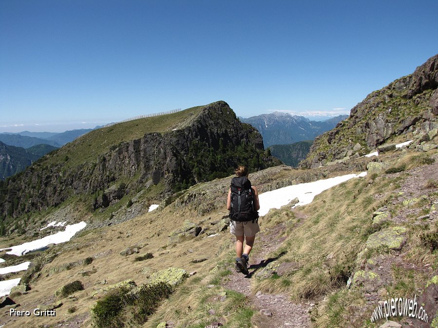 19 Scendiamo verso il nuovo rifugio.jpg